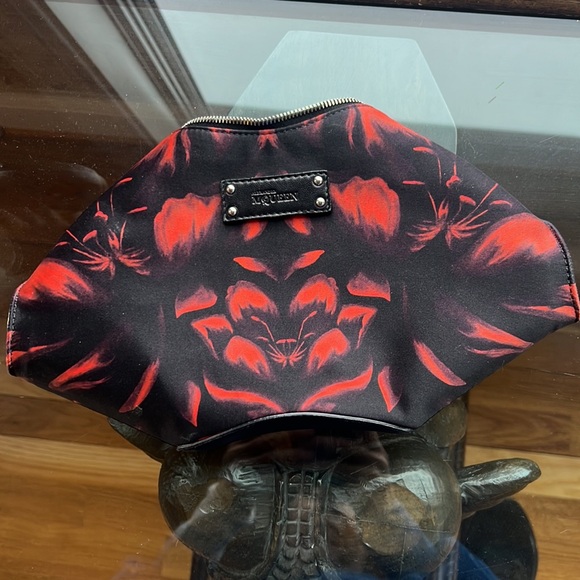 Alexander McQueen Tulip de Manta Clutch - Picture 13 of 14